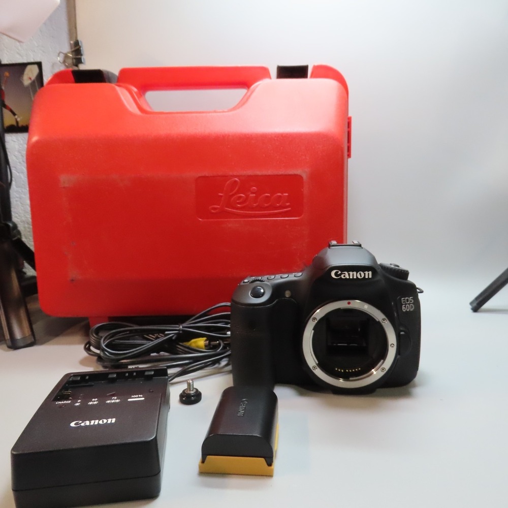 Canon EOS 60D 18.0MP Digital SLR‎ Camera Body 【MINT w/Leica Hard Case 】